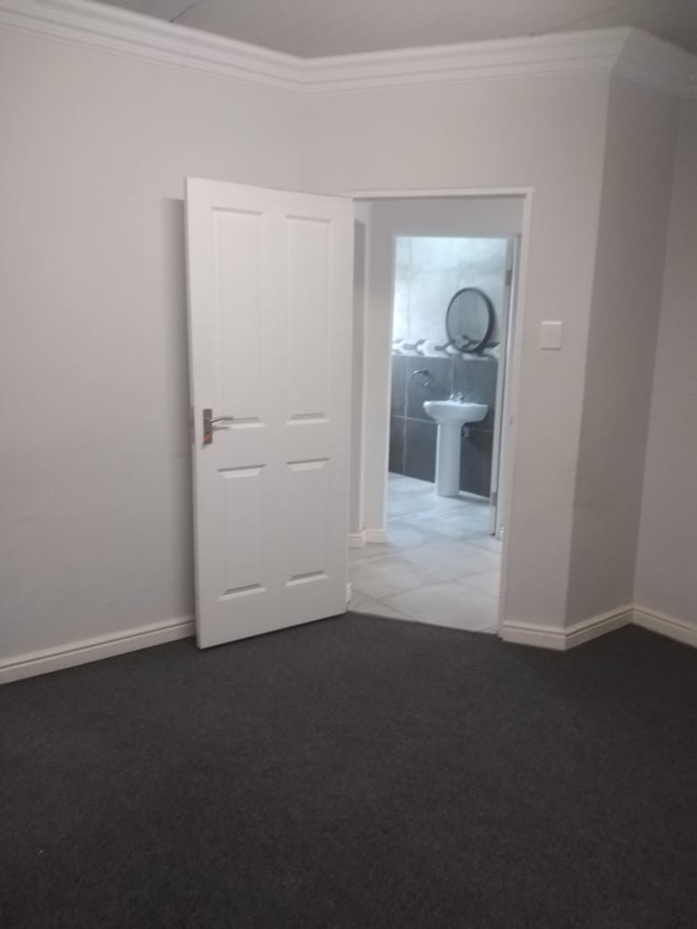To Let Commercial Property for Rent in Cambridge Eastern Cape